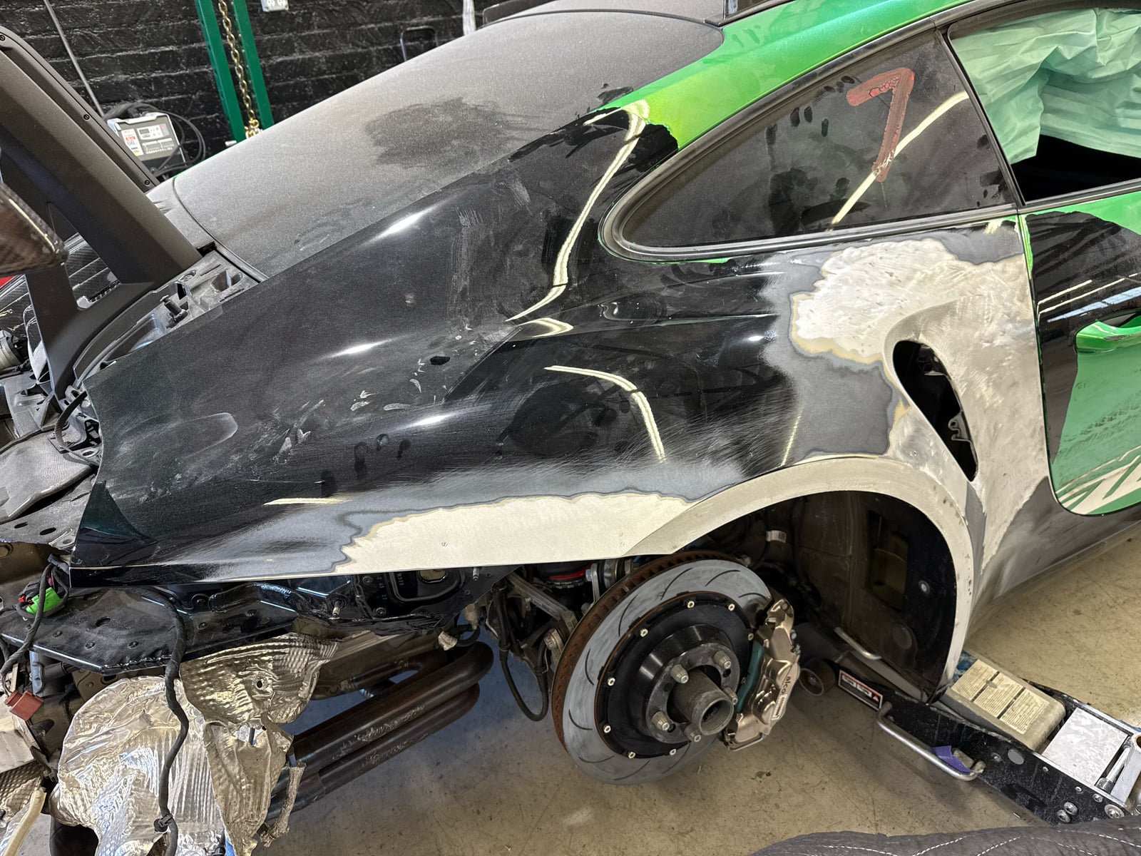 Porsche 911: Quarter-panel bodywork preparation